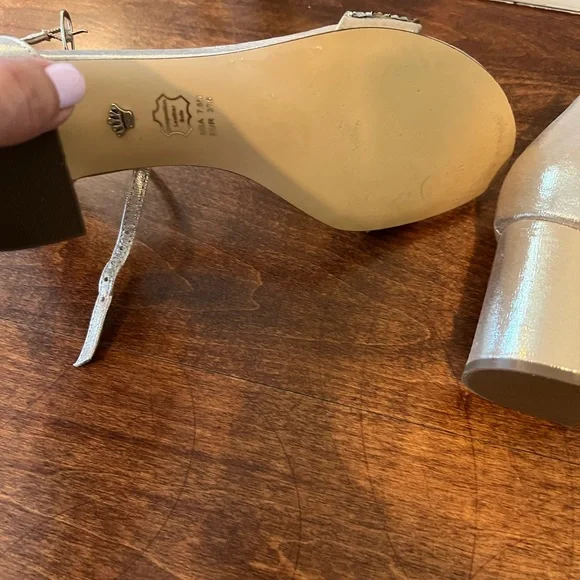 Nina Elenora Embellished Sandals in Taupe Size 7.5 - Picture 4 of 7